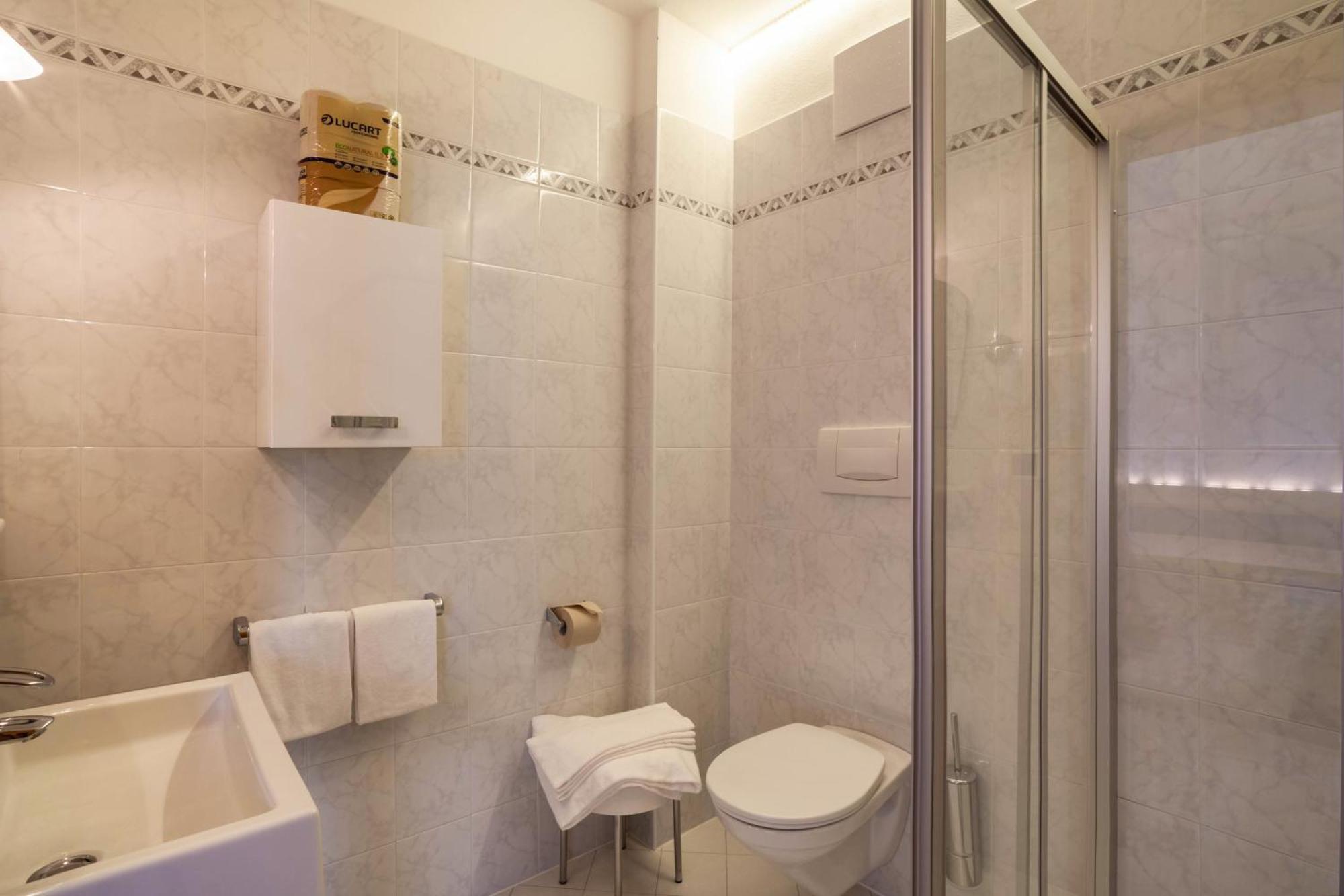 Hotel-Garni Appartement Gartenheim Шена Екстериор снимка