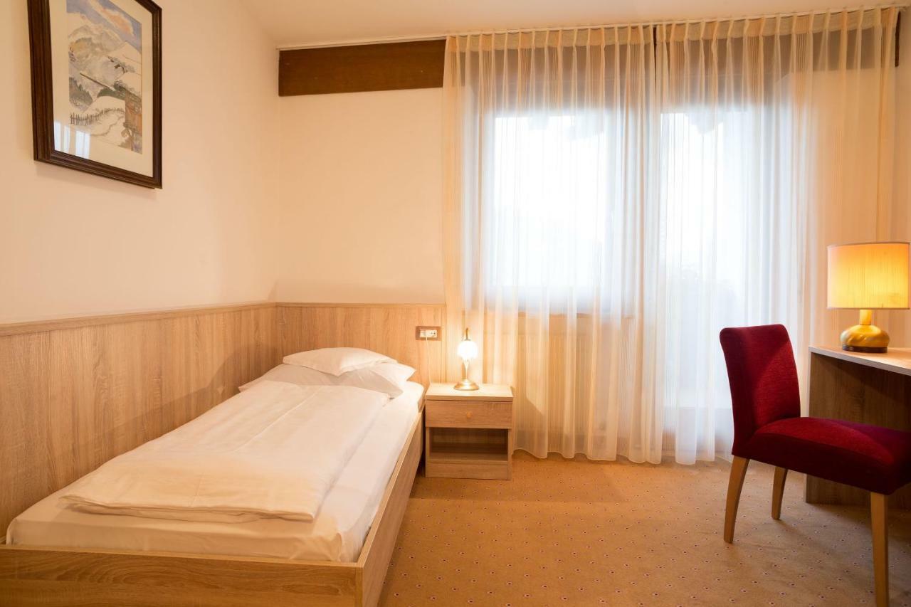 Hotel-Garni Appartement Gartenheim Шена Екстериор снимка